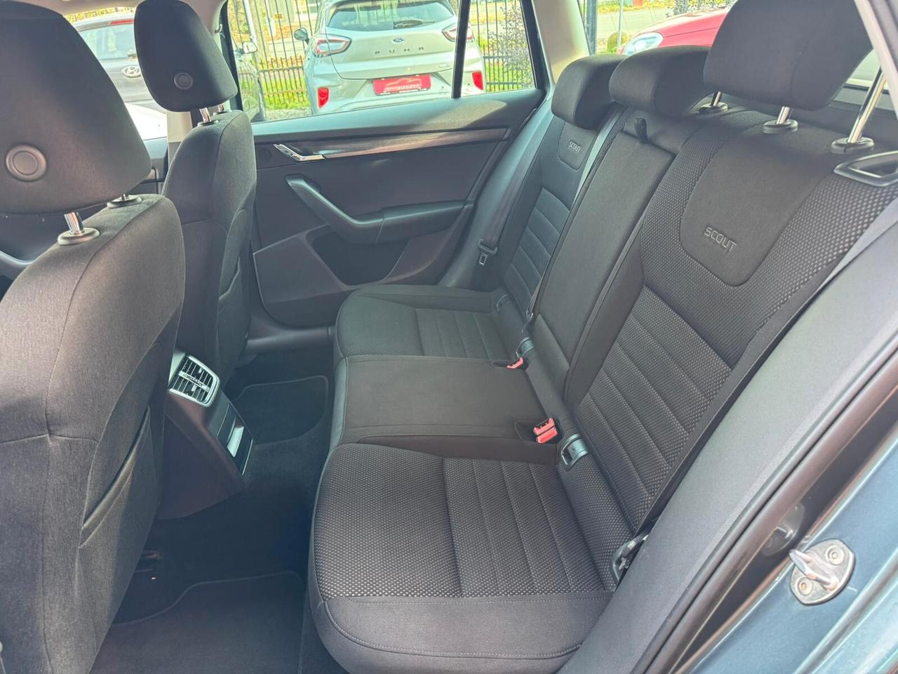 Skoda Octavia 2.0 TDI CR 184 CV 4x4 DSG Wagon Scout