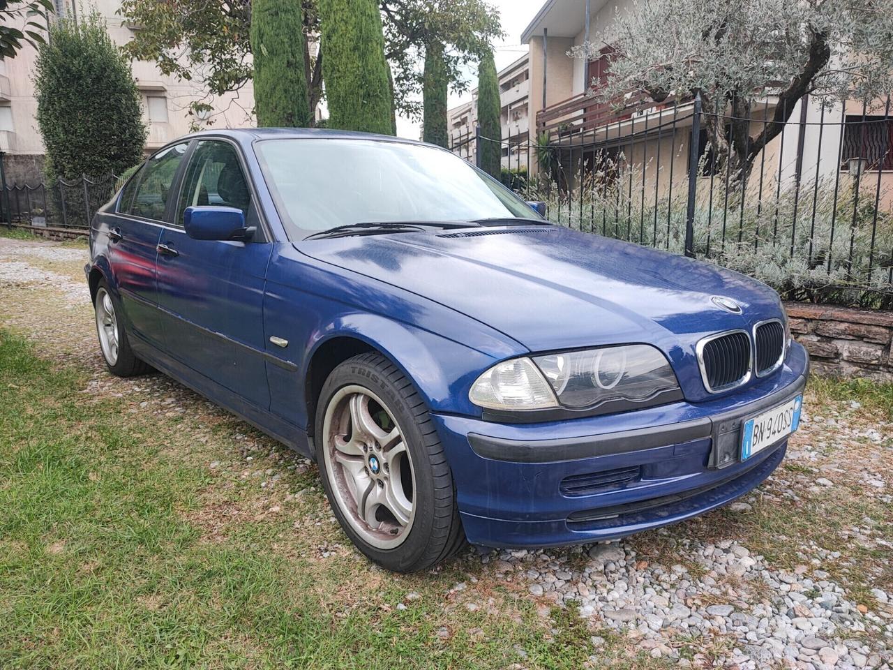 Bmw 320 Berlina 136 CV schermo