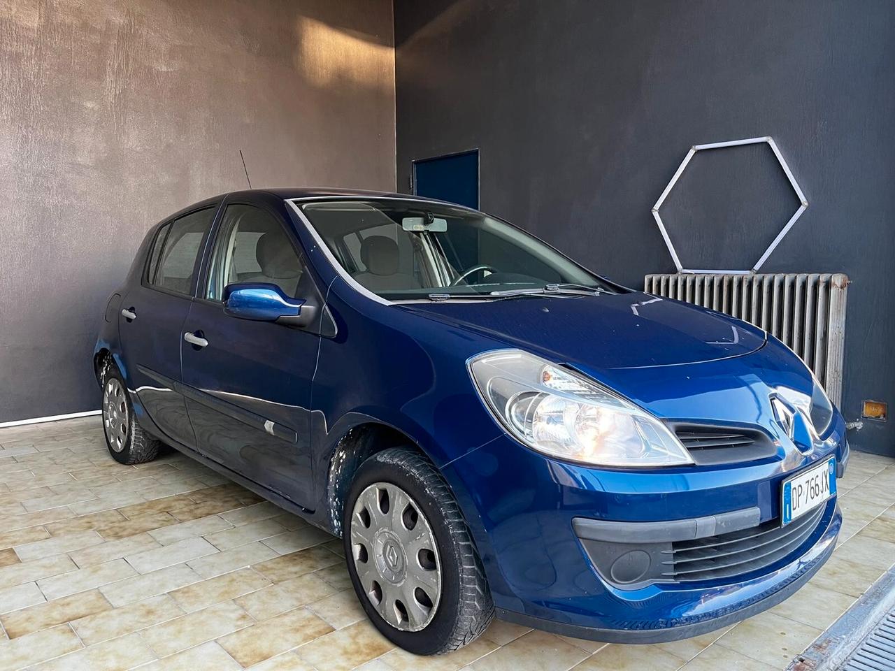Renault Clio 1.2 16V 5 porte Le Iene 75 CV 55 KW revisione 07/2026