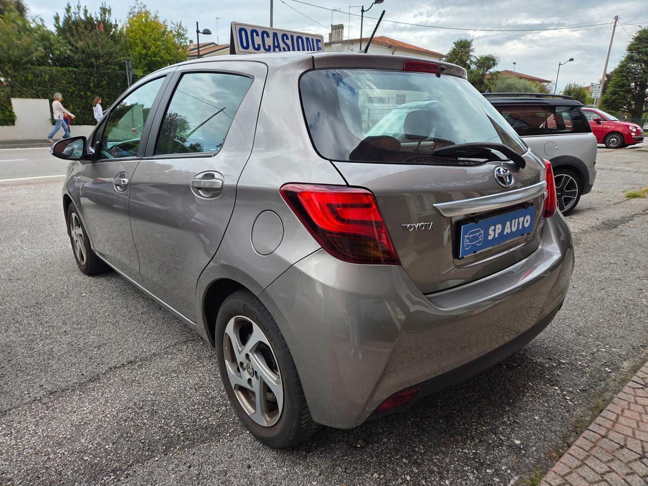 Toyota Yaris Hybrid - 2015