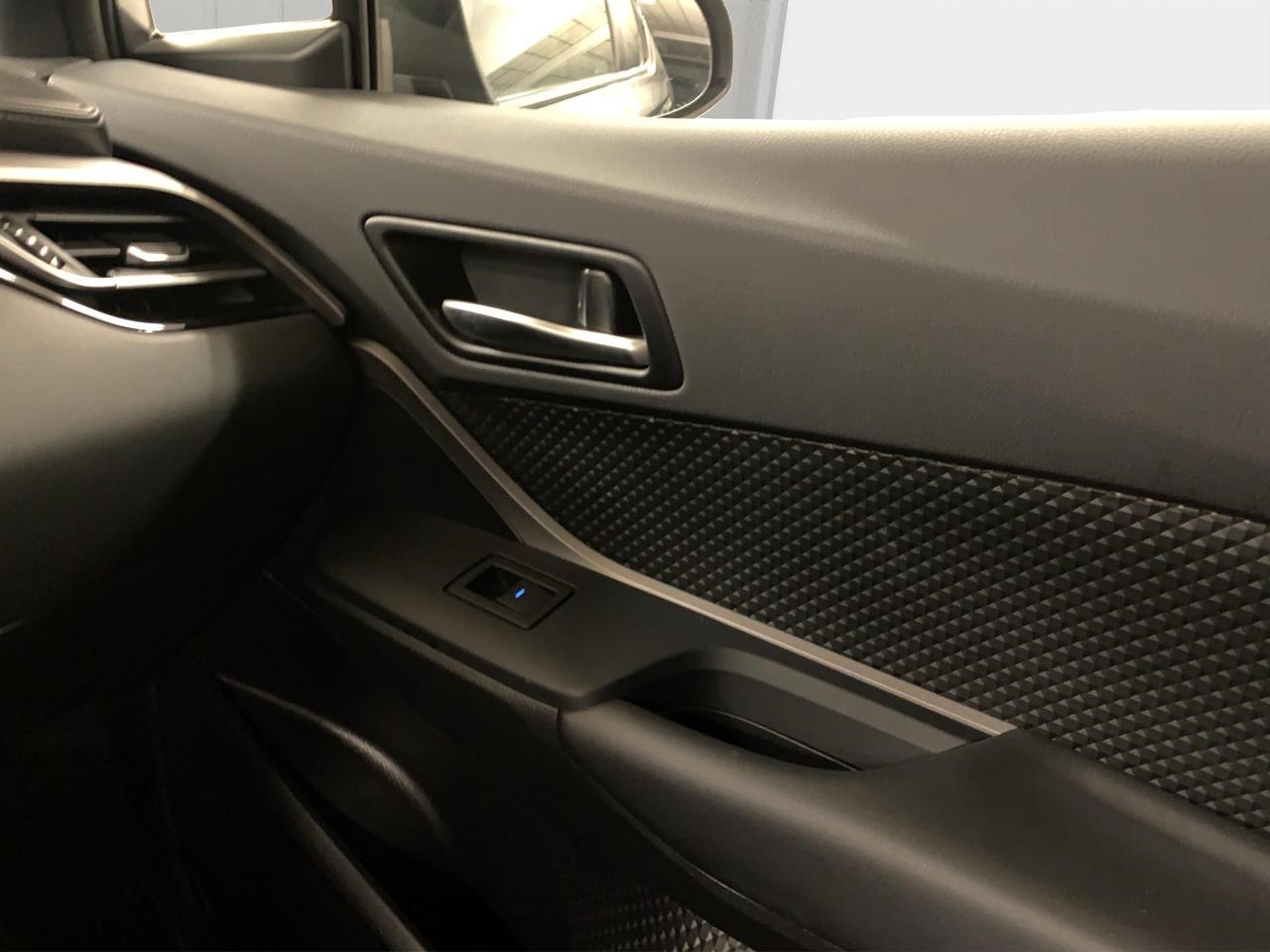 Toyota C-HR 1.8h Business e-cvt