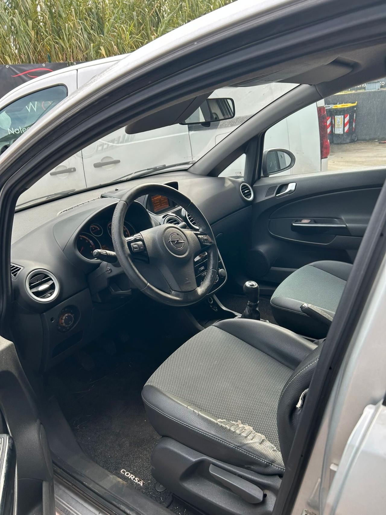 Opel Corsa 1.2 5 porte Cosmo