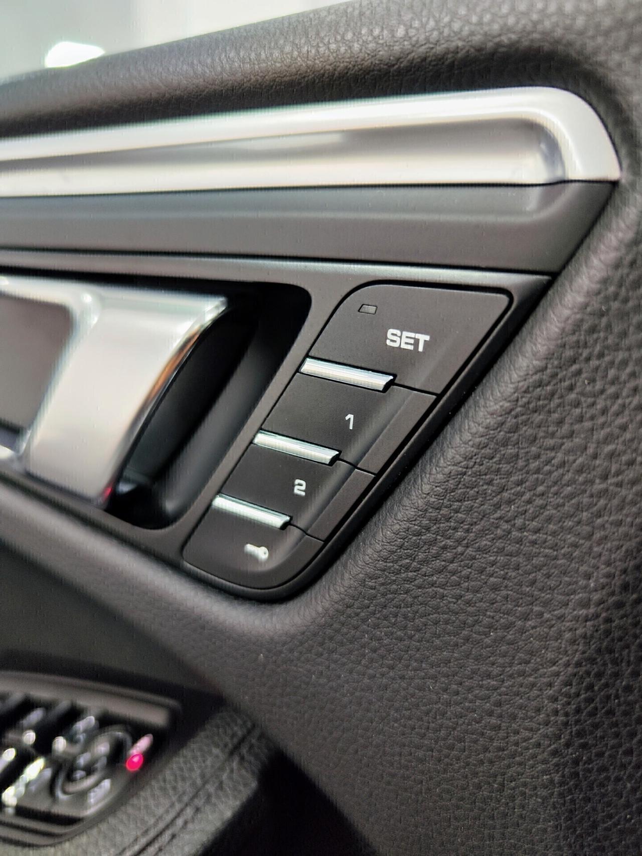 Porsche Macan 2.0 245cv Tetto Led
