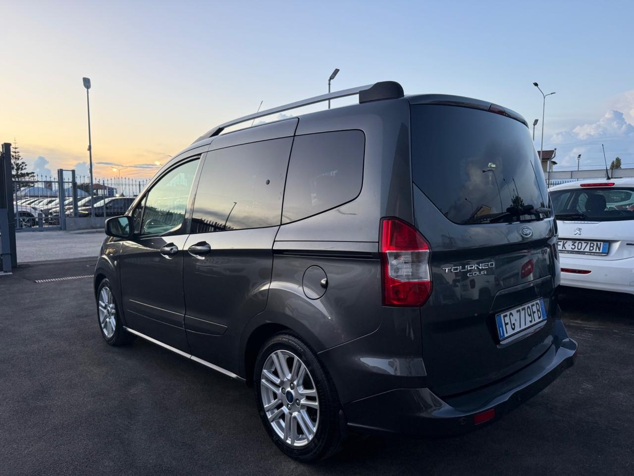 Ford Tourneo Courier 1.5 TDCI 75 CV Titanium