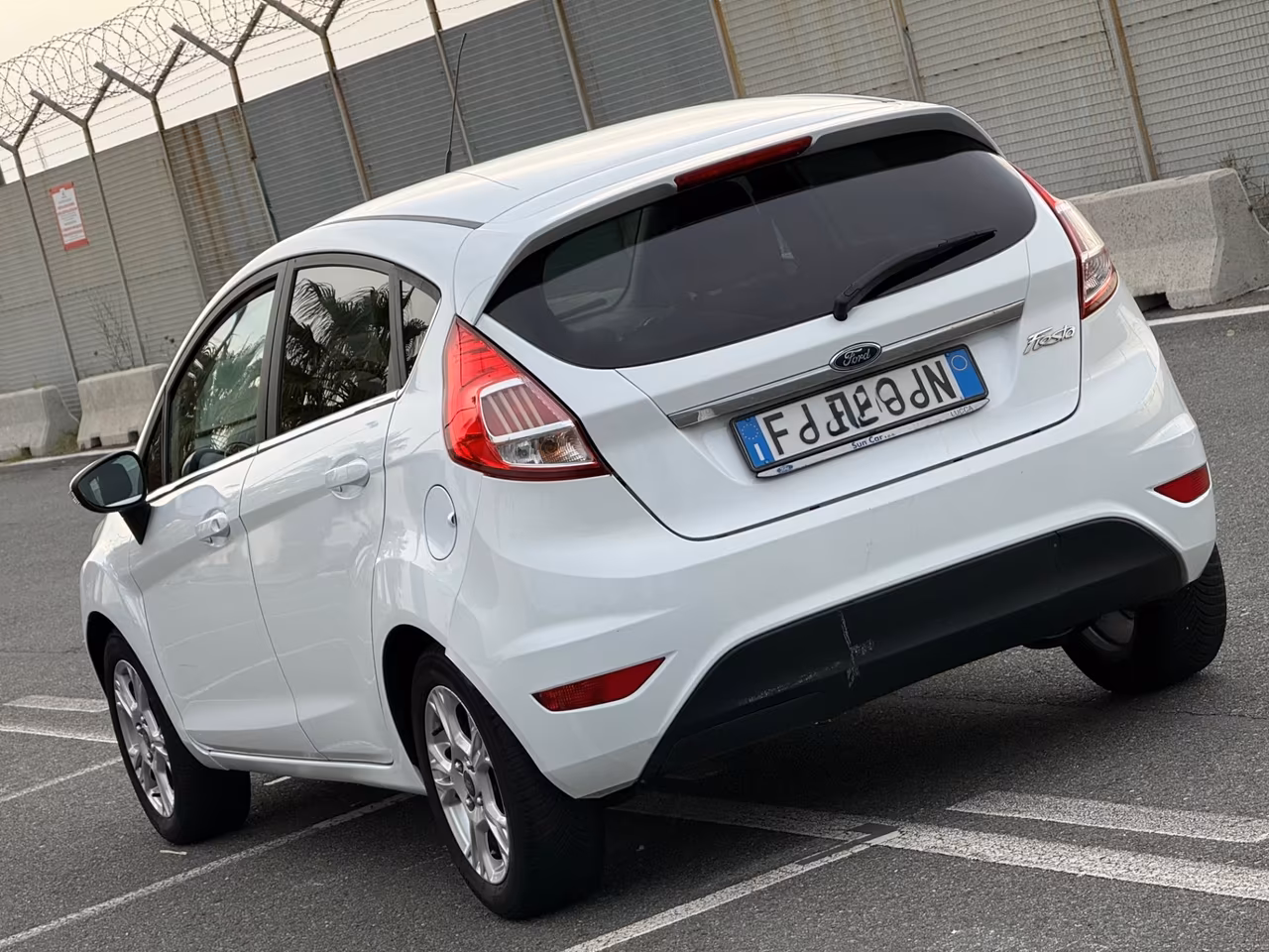 Ford Fiesta 1.5 TDCi 75CV - TITANIUM-FULL