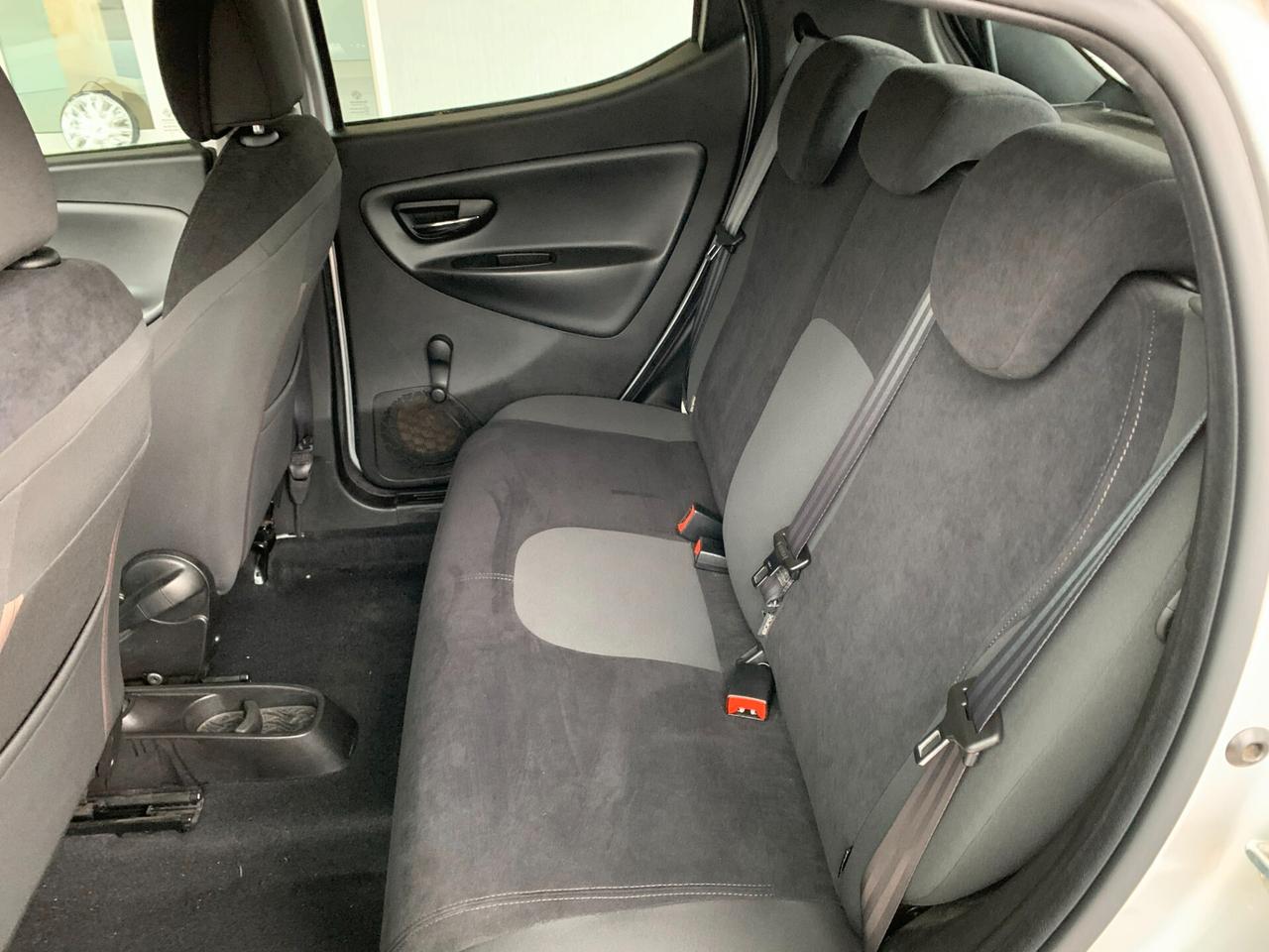 Lancia Ypsilon 0.9 TwinAir 85 CV 5 porte S&S Platinum