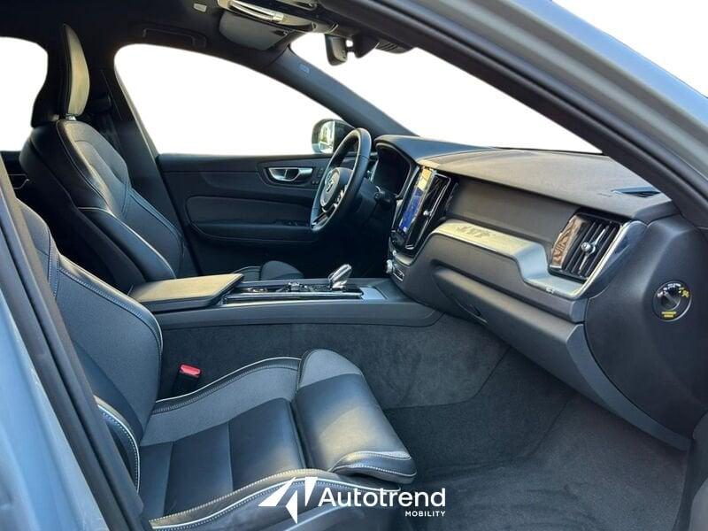 Volvo XC60 B5 250+14 CV AWD Automatica Mild Hybrid Plus Dark