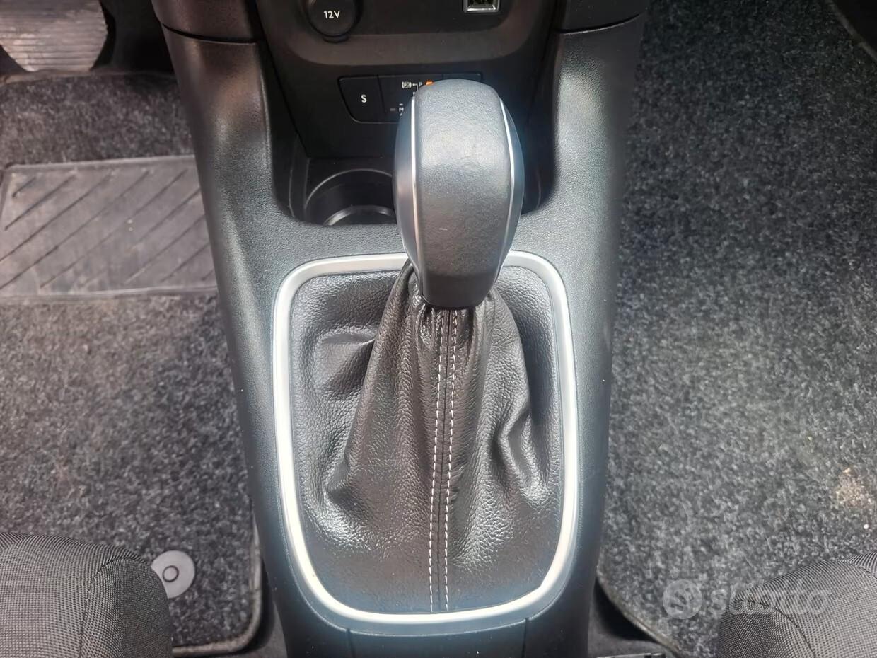 Citroen C3 PureTech 110 S&S EAT6 Shine AUTOMATICA APPLE CAR PLAY NAVI CLIMA CERCHI BI-COLOR