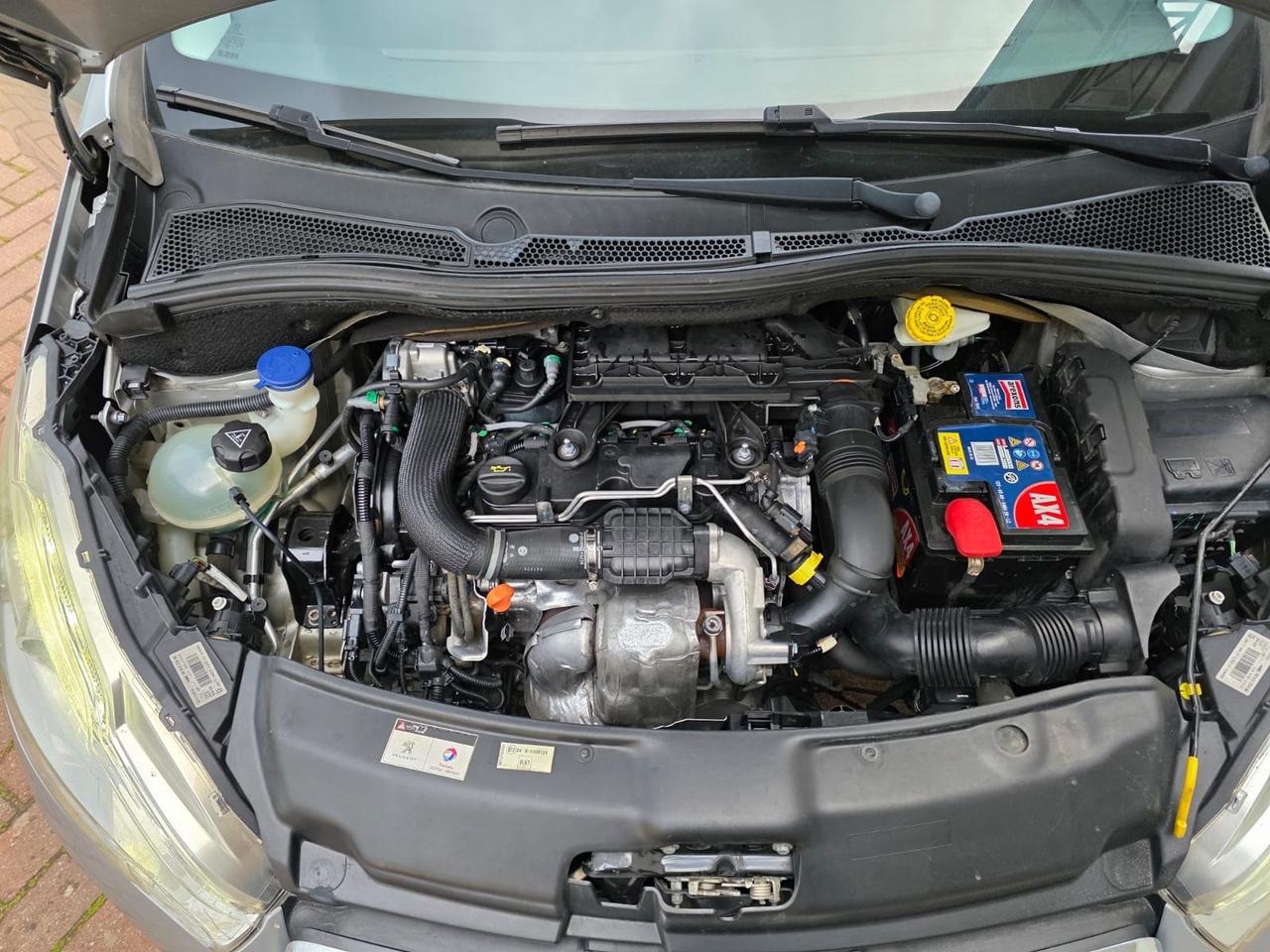 Peugeot 208 1.4 HDi 68 CV 5 porte Allure