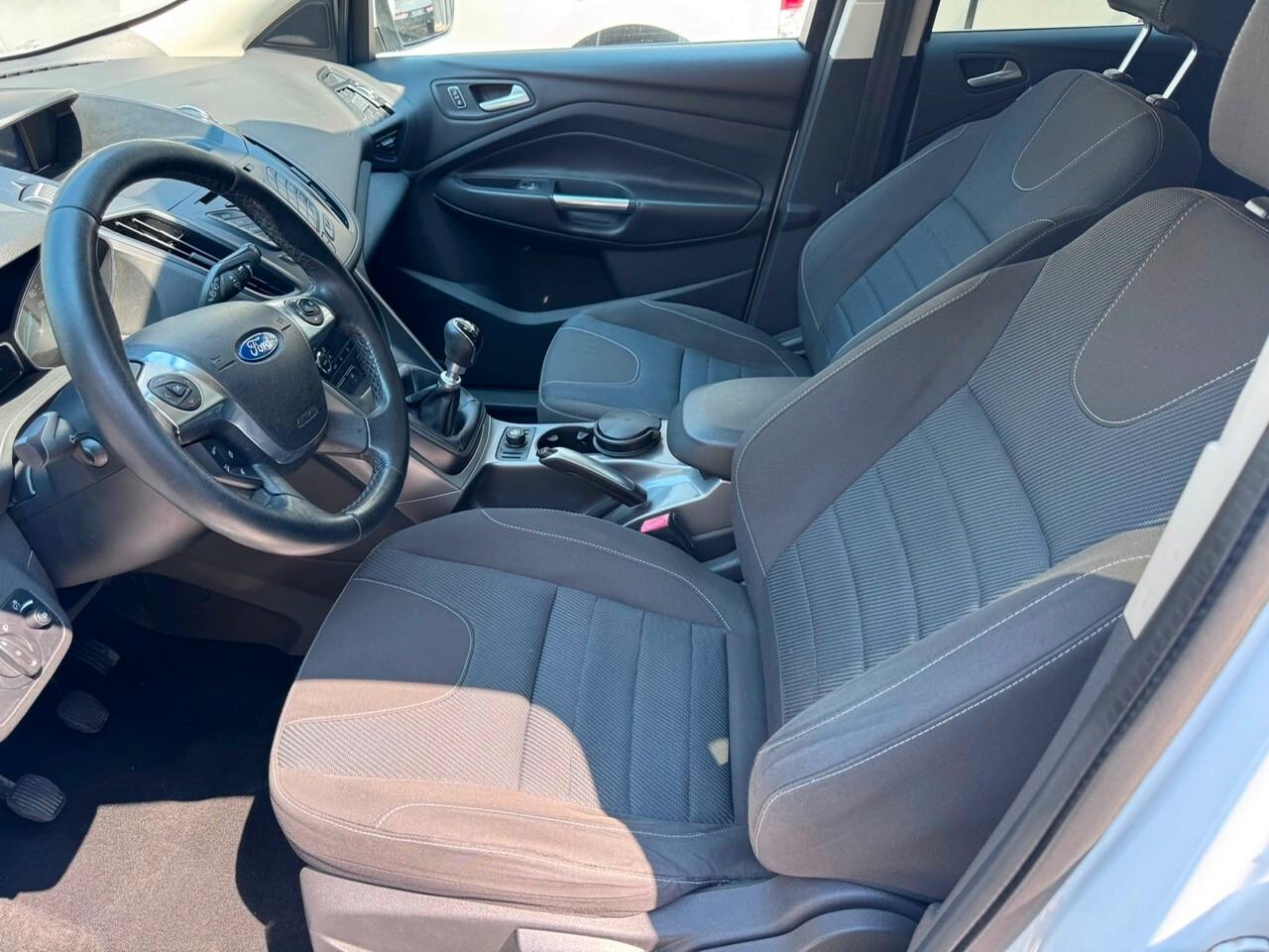 Ford Kuga 2.0 TDCI 140 CV 2WD Titanium
