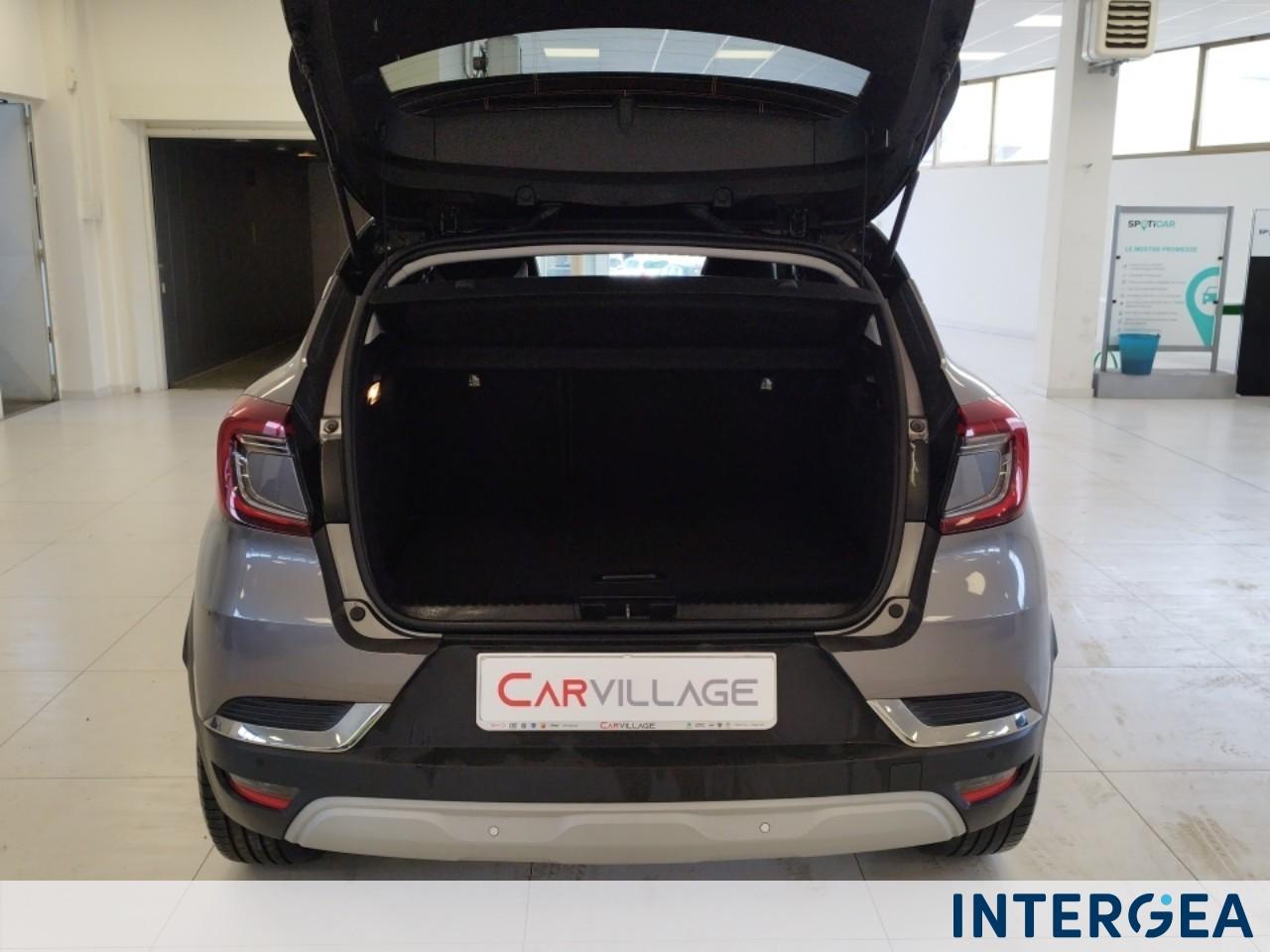 RENAULT Captur 1.6 E-Tech hybrid Techno Fast Track