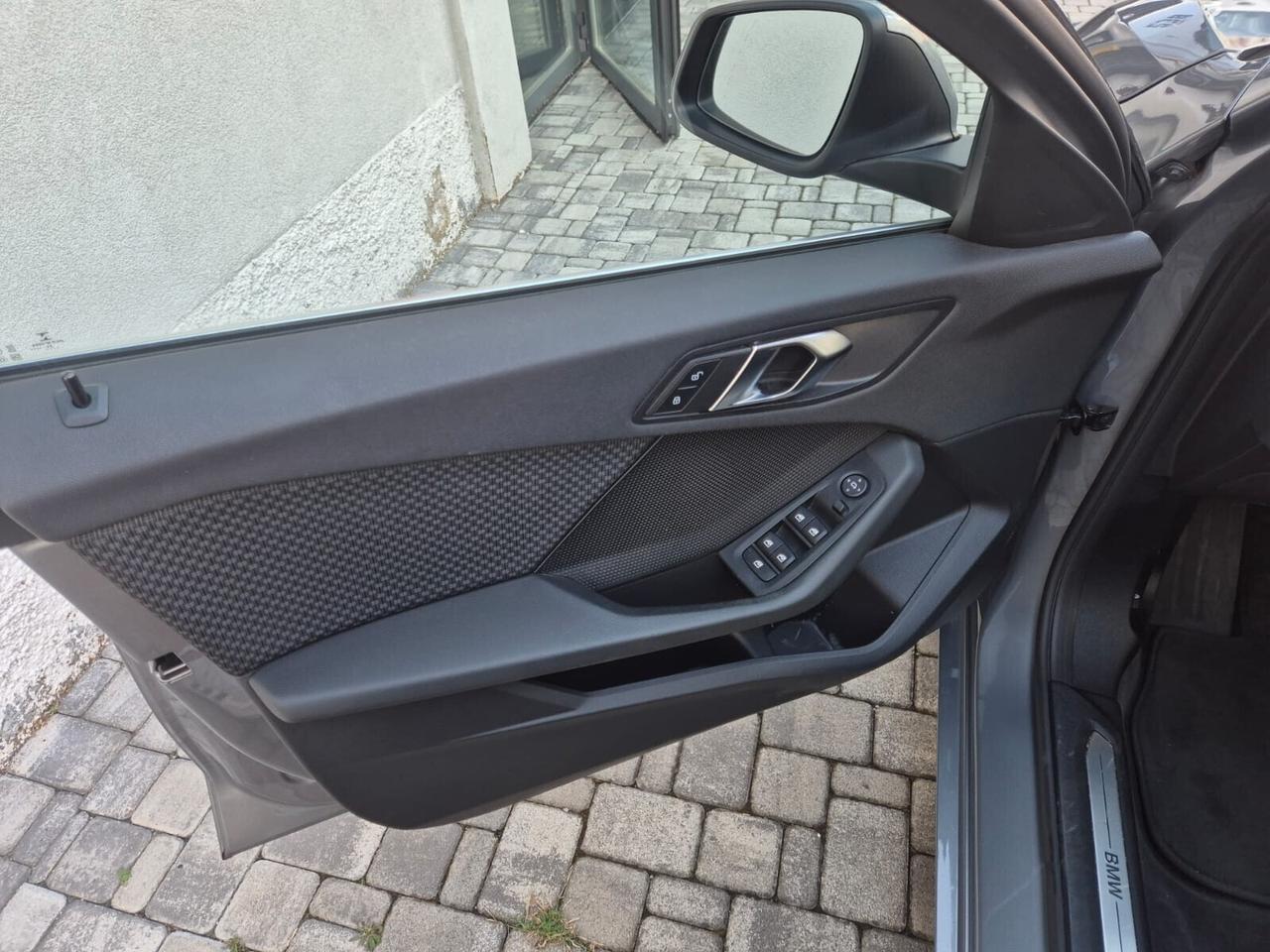 Bmw 116d 5p. CAMBIO AUTOMATICO OK NEOPATENTATI