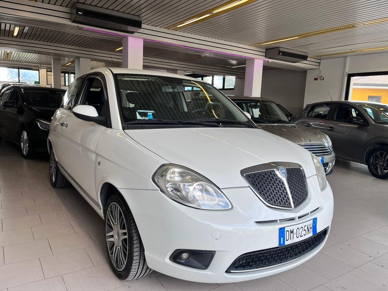 Lancia Ypsilon 1.2 Platino
