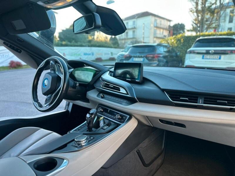 BMW i8 (I12/15) i8