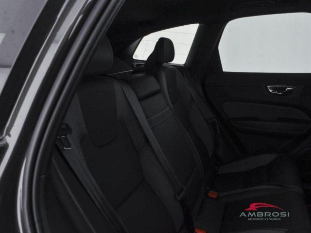 VOLVO XC60 B4 (d) AWD Geartronic R-design