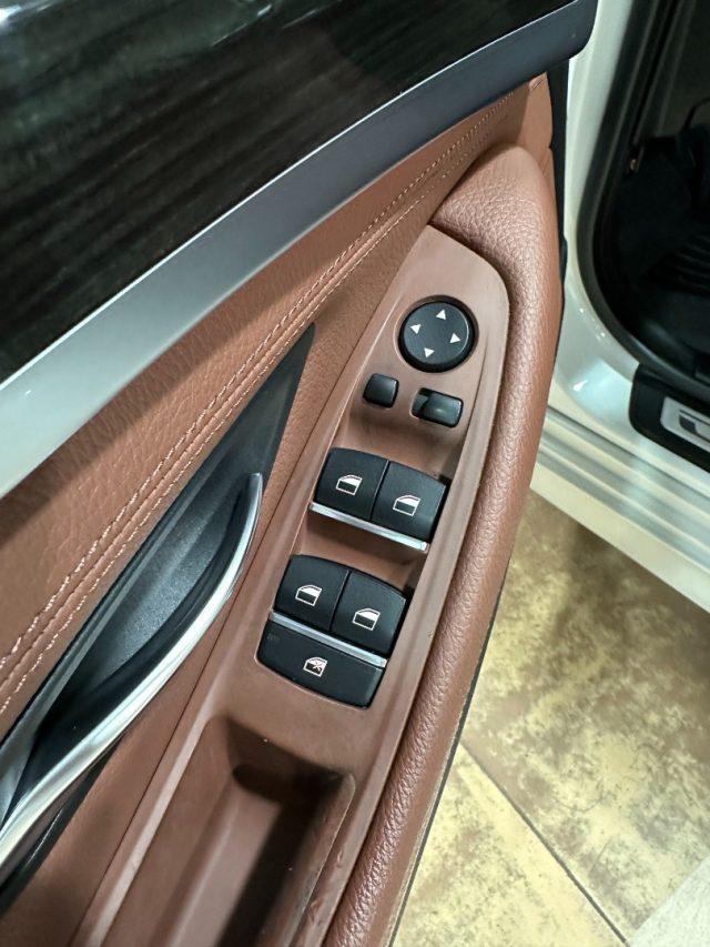 BMW 525 d xDrive Touring Luxury - 18" - Camera - Pelle