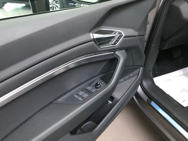 AUDI e-tron quattro