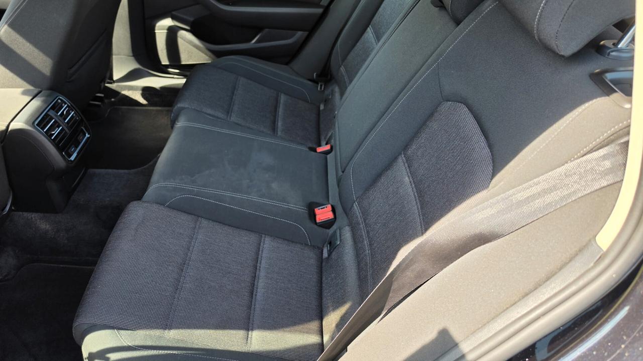 Volkswagen Passat Business Variant 1.6 TDI Trendline BlueMotion Tech.