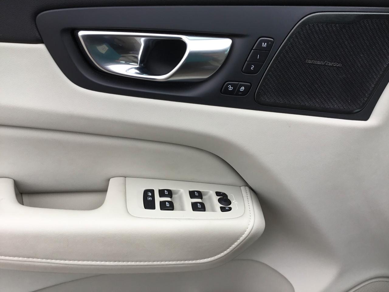 Volvo XC60 T6 Recharge Plug-in Hybrid AWD aut. Ultimate Bright
