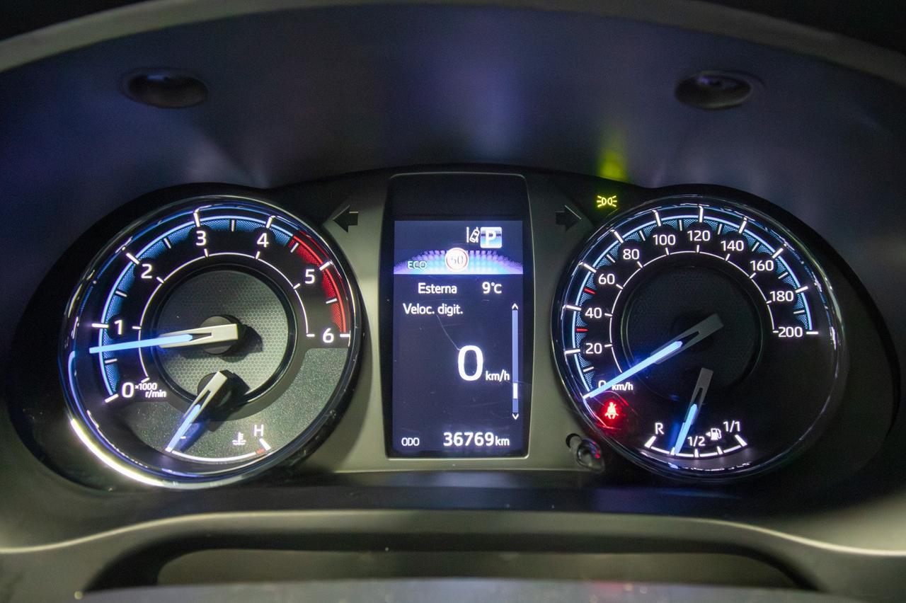 Toyota Hilux 2.8 D Double Cab Invincible 4wd Auto 204cv N1