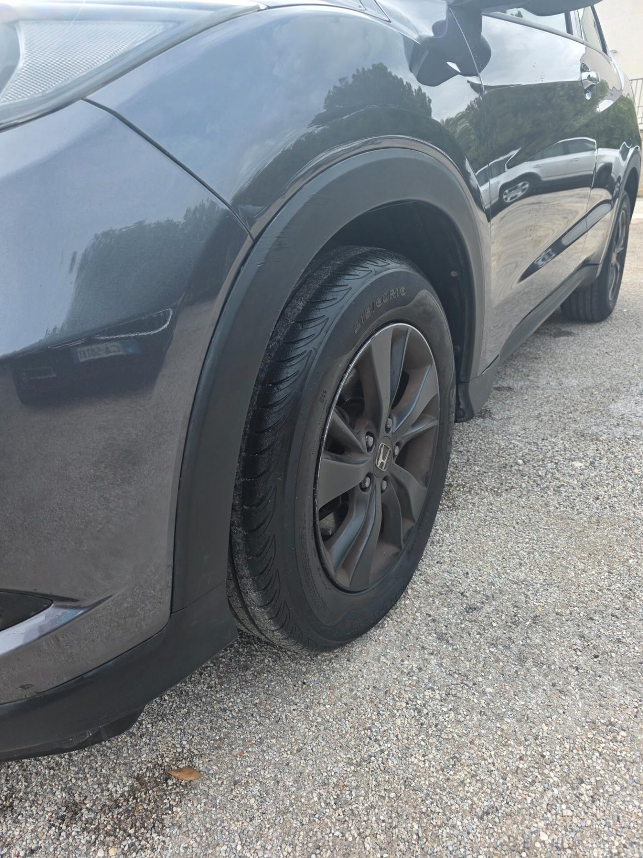 Honda HR-V Neo patentati 105000 kmHonda H-RV 1.6 disel 120 cavalli 88kw anno 2016 cambio manuale a 6 marce tagliando eseguito gomme al 85% interni perfetti esterni ottimi con un litro di gasolio si percore circa 20- 22 km lauto dispone di : Cerchi in lega