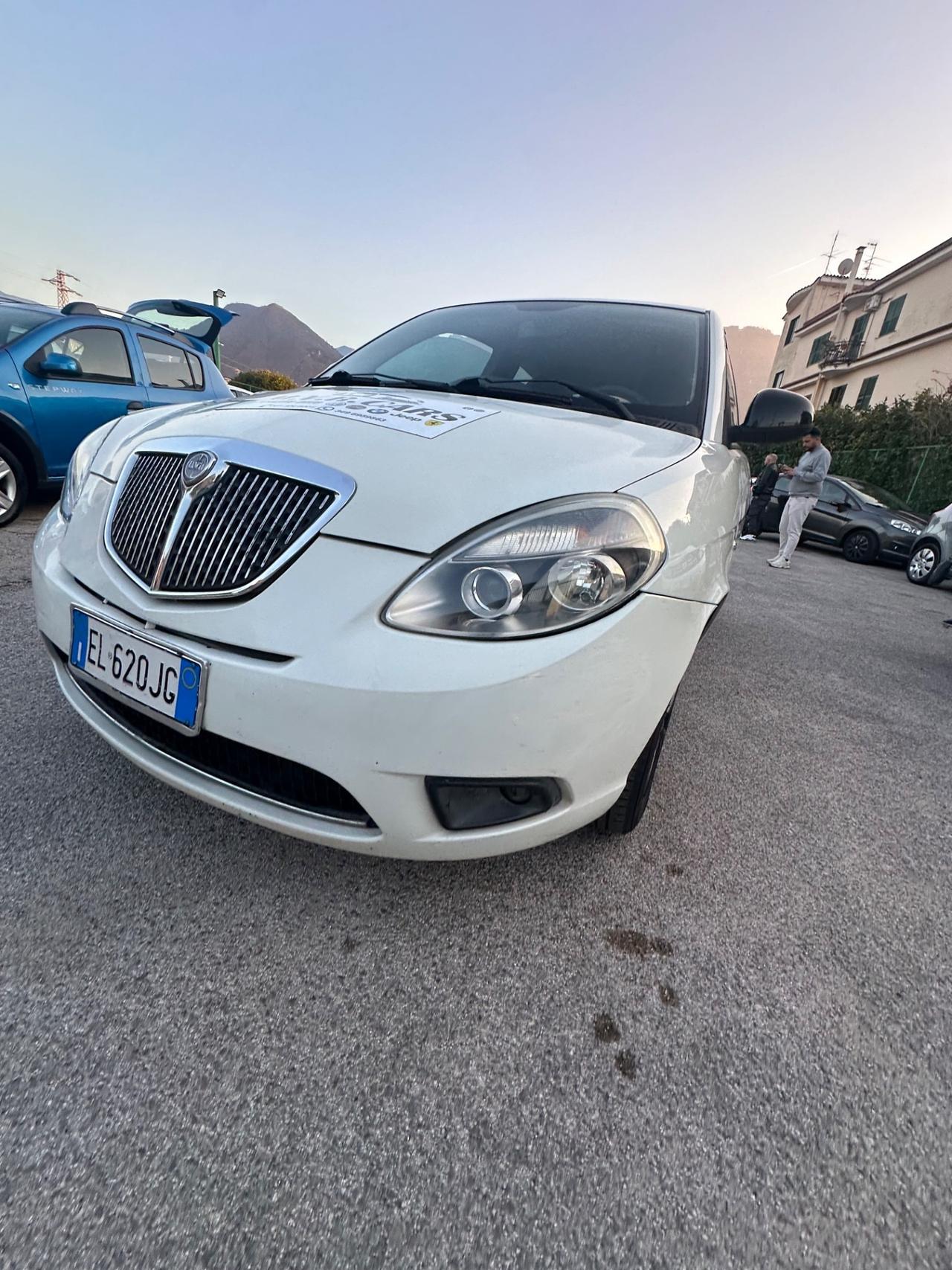 Lancia Ypsilon 1.3 MJT 75 CV Platinum