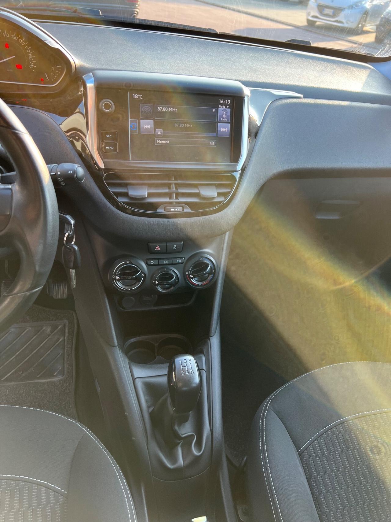 Peugeot 208 PureTech 82 5p. GPL Allure