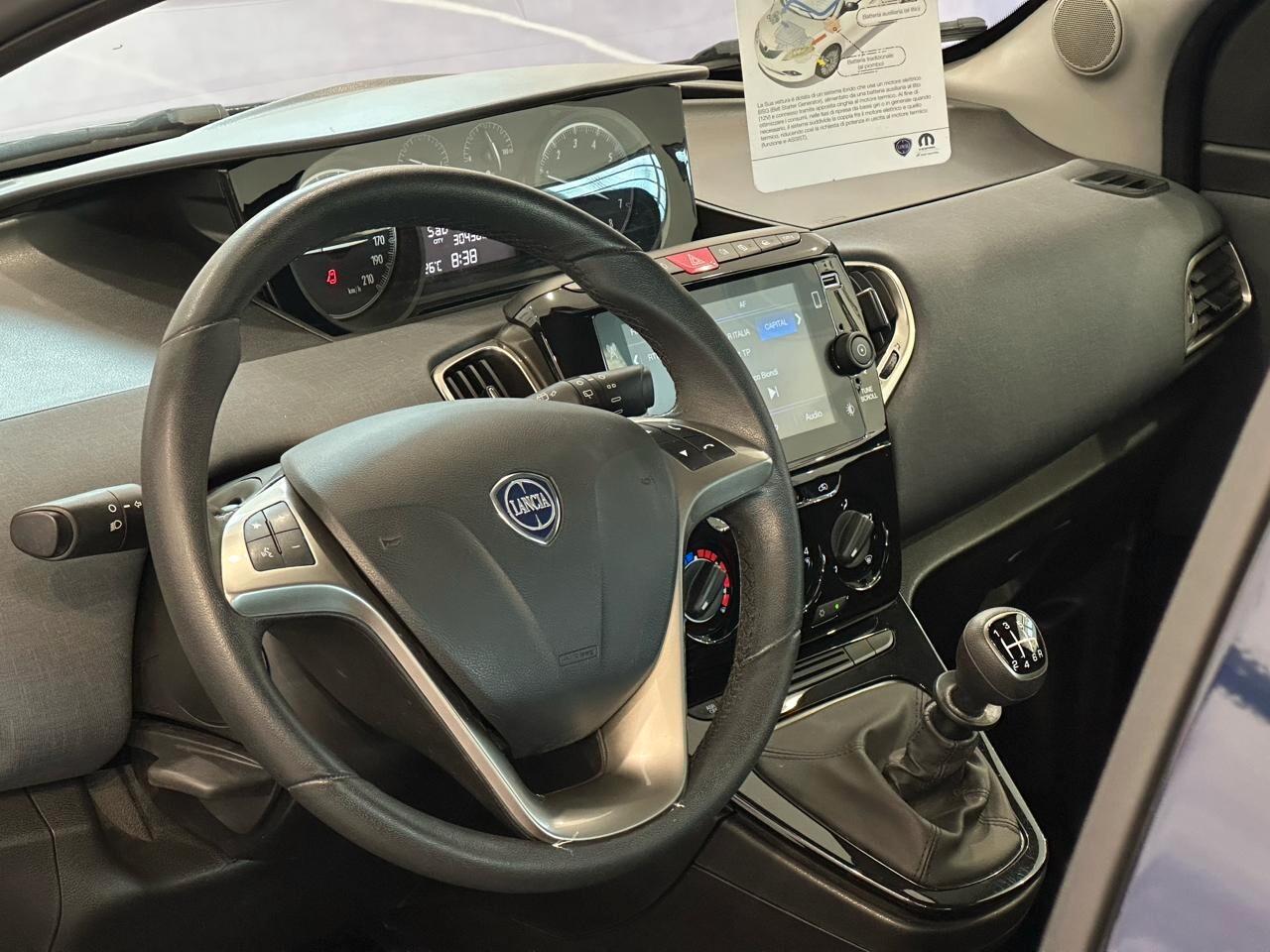 Lancia Ypsilon 1.0 FireFly 5 porte S&S Hybrid Ecochic Silver