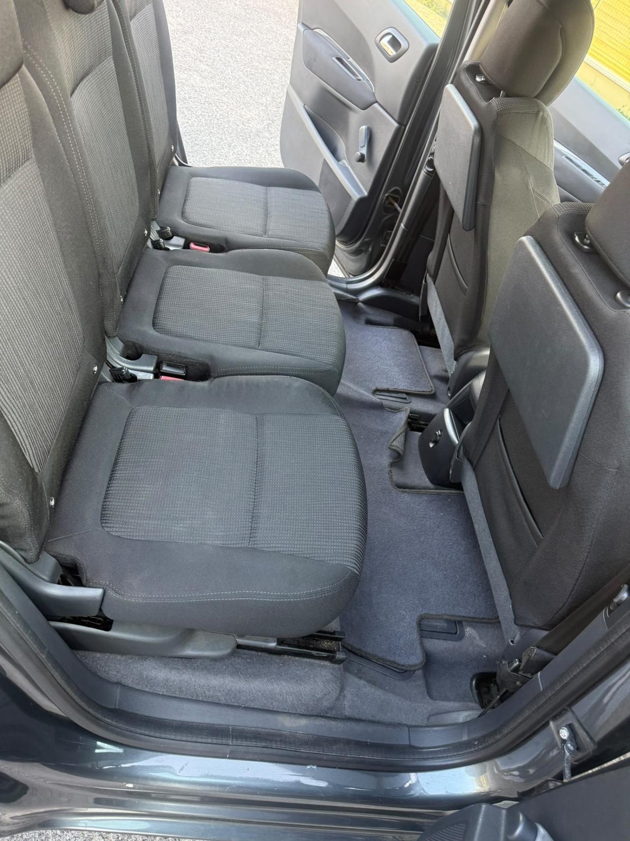 Peugeot 5008 1.6 HDi 112CV Access