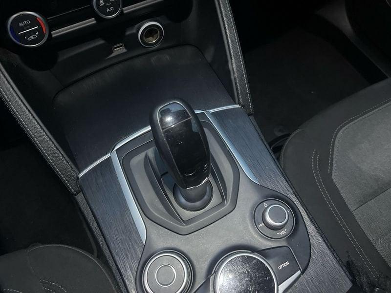 Alfa Romeo Stelvio 2.2 t Sport Tech rwd 160cv auto
