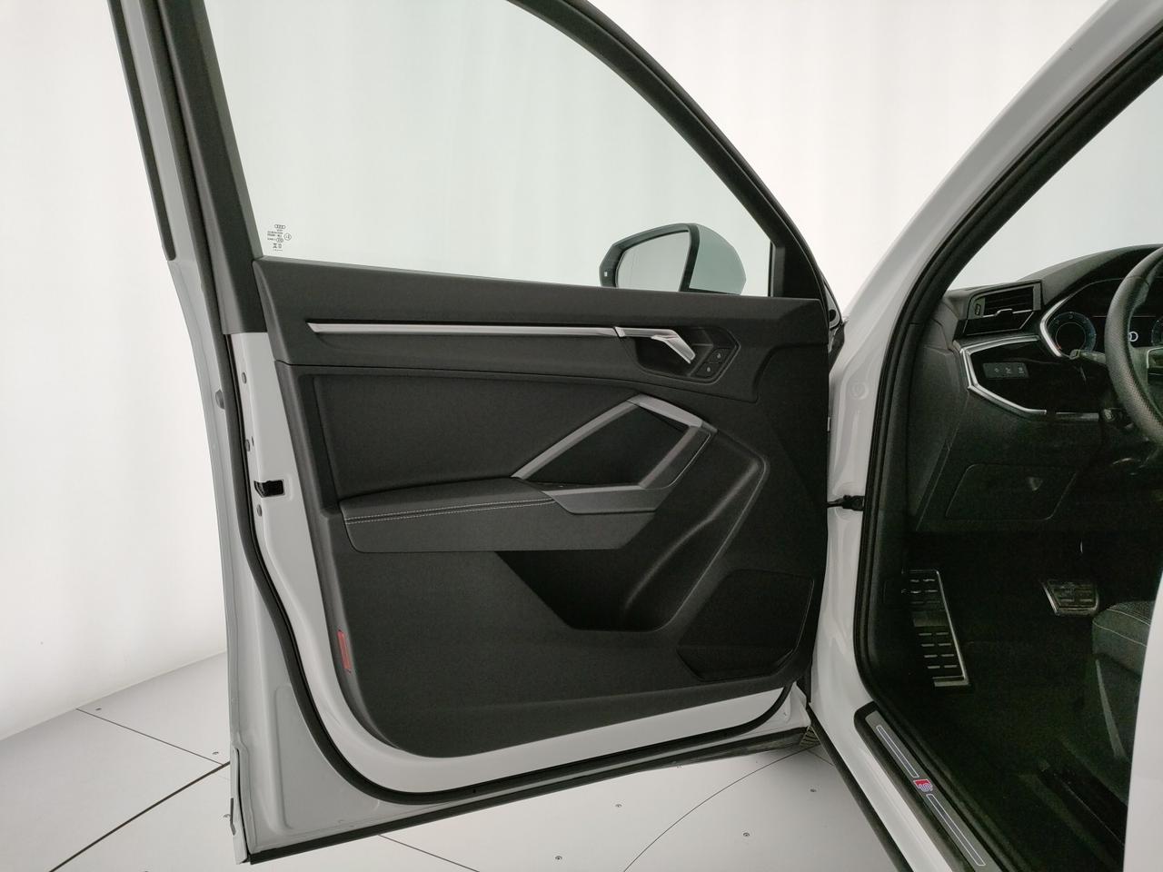 Audi Q3 35 2.0 tdi s line edition s-tronic