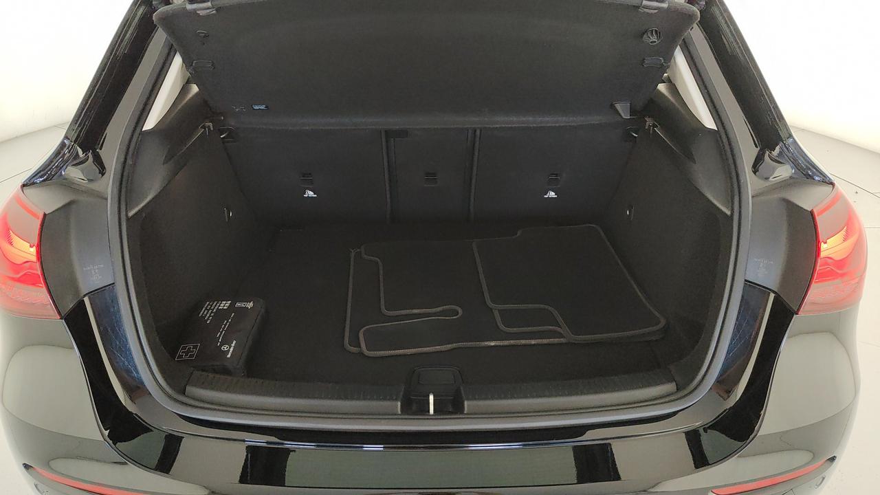 Mercedes-Benz A 180 d Advanced auto