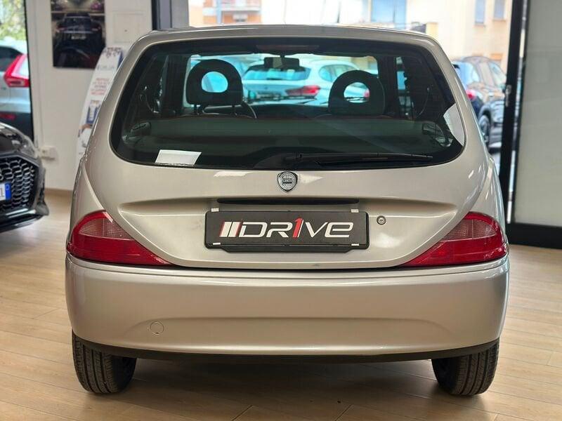 Lancia Y 1.2i 16V cat LS