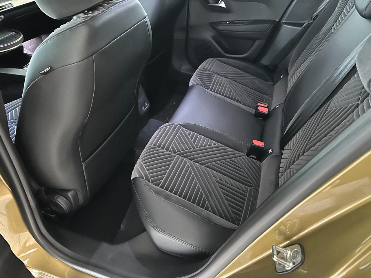 Lancia Ypsilon Hybrid e-DCT LX