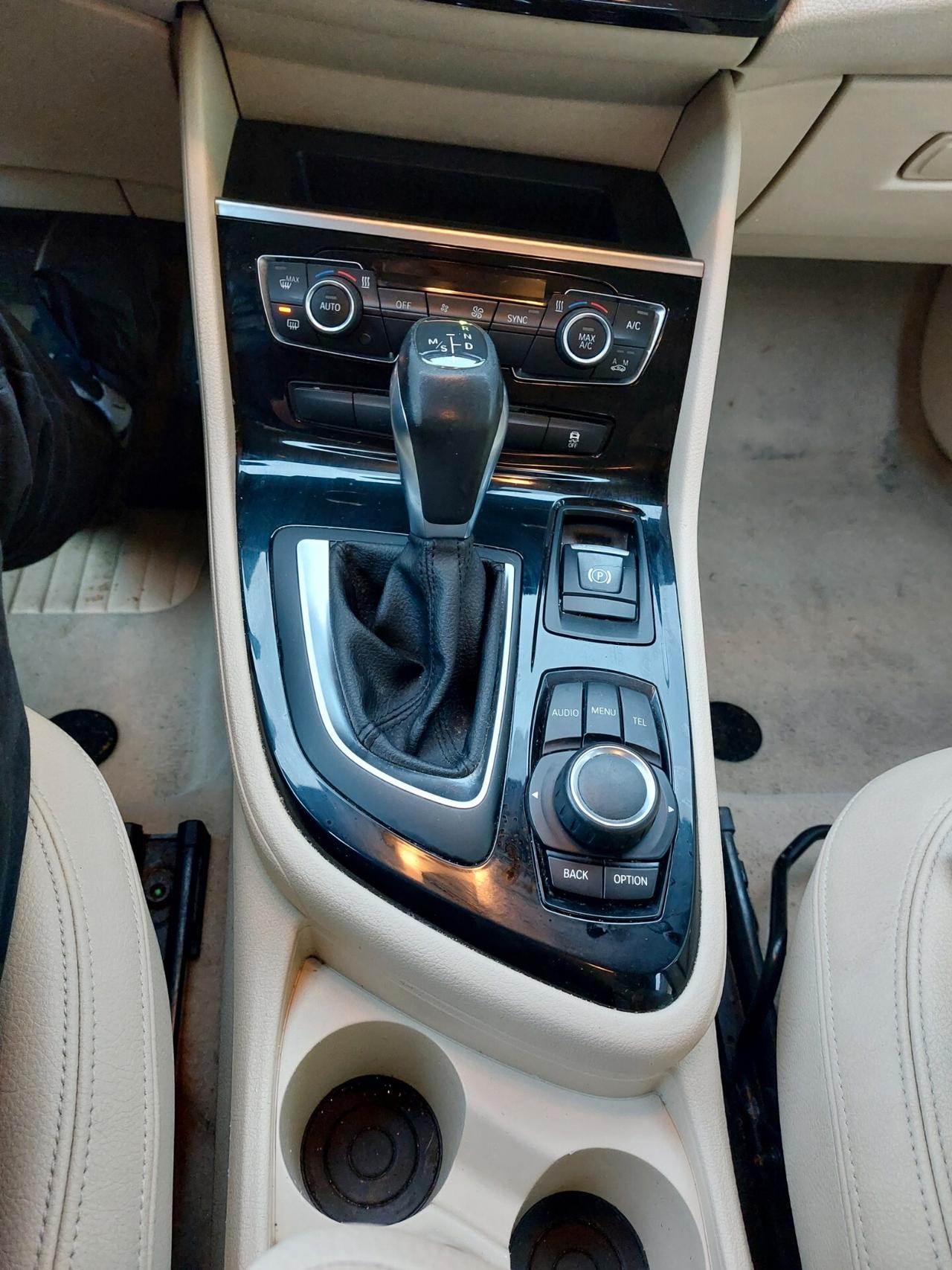 BMW Serie 2 Act. Tourer 216d Advant. Automat.-2015