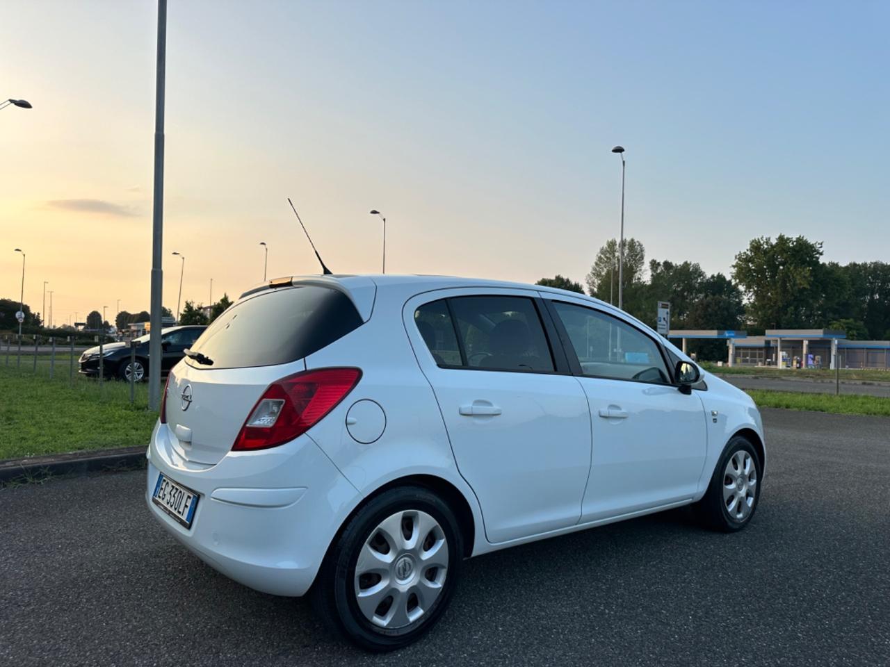 Opel Corsa 1.2 5 porte Cosmo