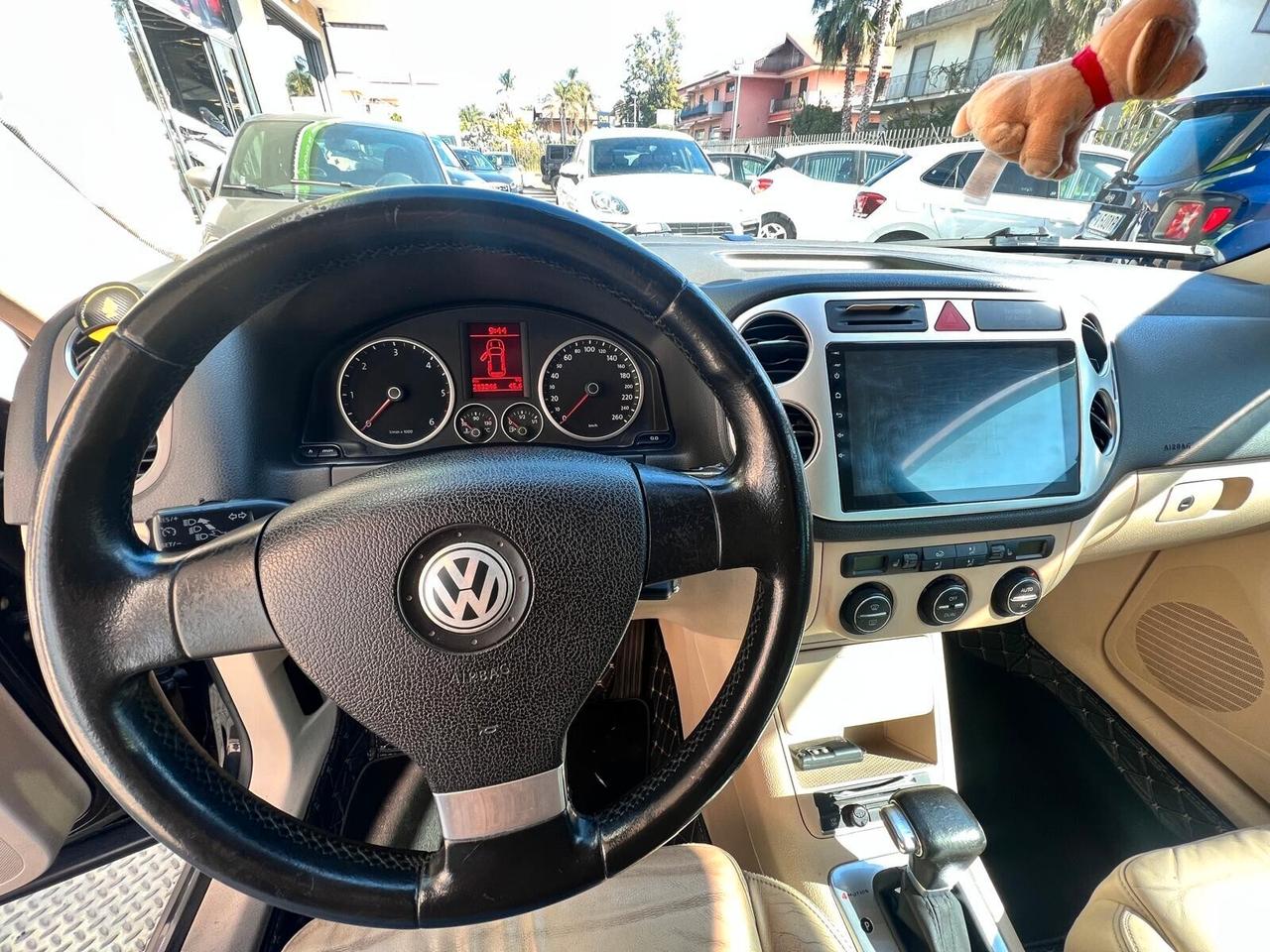 Volkswagen Tiguan 2.0 16V TDI DPF tiptronic Sport & Style (18°)