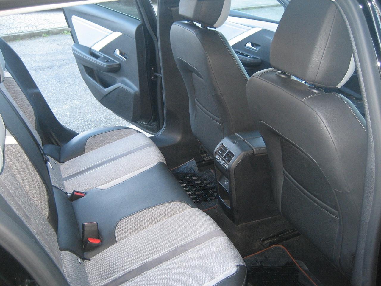 Opel Astra 1.6 Plug-in Hybrid 180 CV AT8 Business Elegance