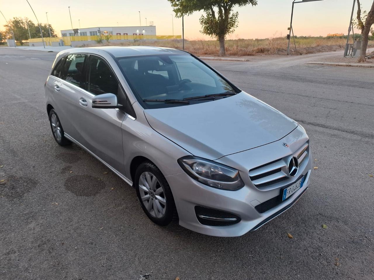 MERCEDES-BENZ B180 AUTOMATIC PREMIUM