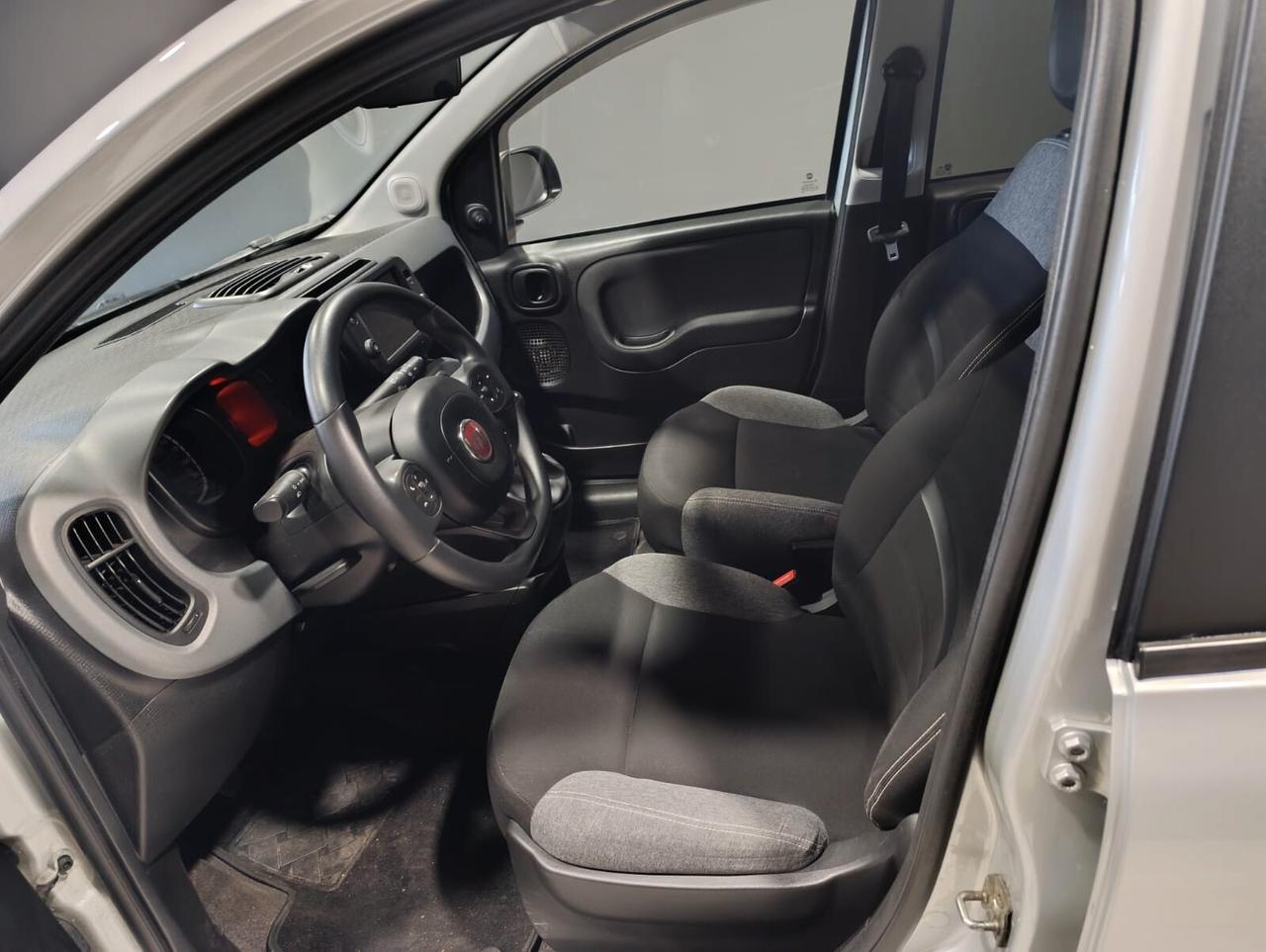 Fiat Panda CROSS HYBRID del 2021 - 90.000 km -