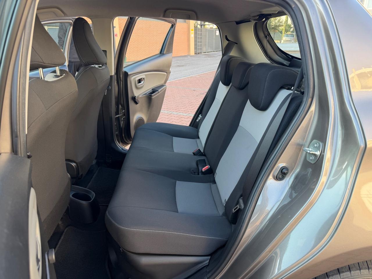 Toyota Yaris 1.5 Hybrid Business