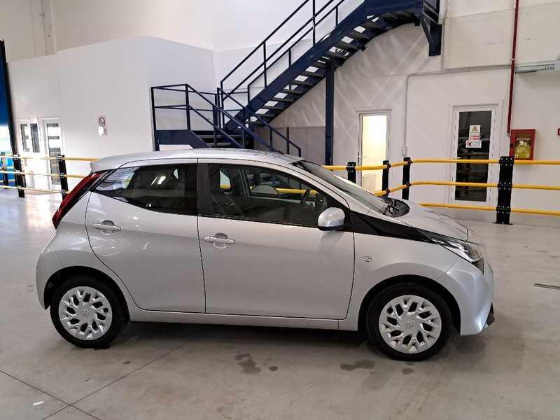 TOYOTA AYGO 1.0 VVT-i x-business 5 PORTE