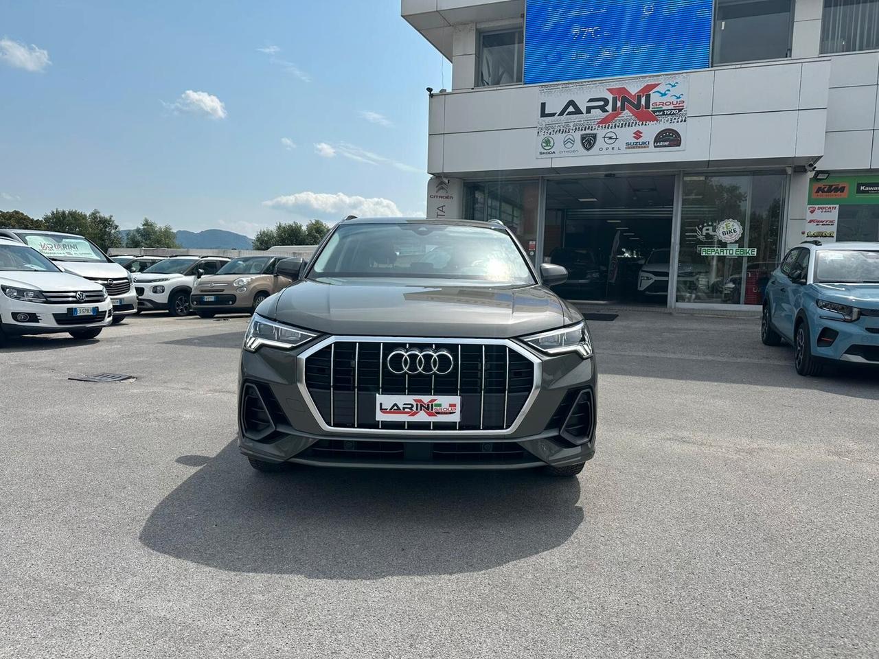Audi Q3 45 TFSI e S tronic Identity Black