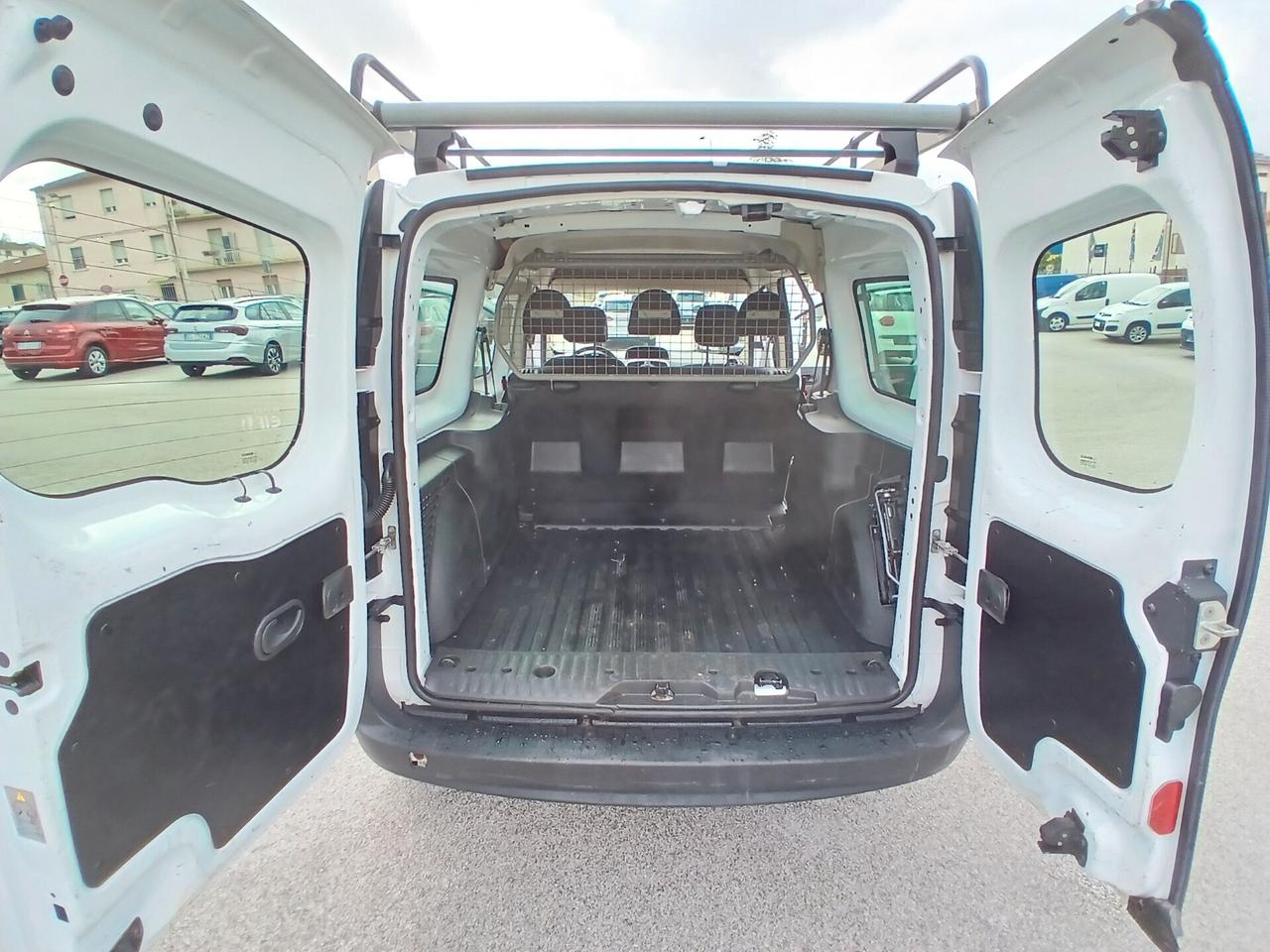 RENAULT KANGOO MAXI AUTOCARRO 5 POSTI