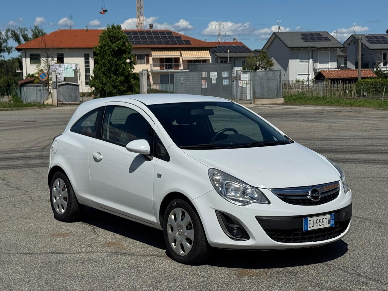 Opel Corsa 1.2 3 porte b-color