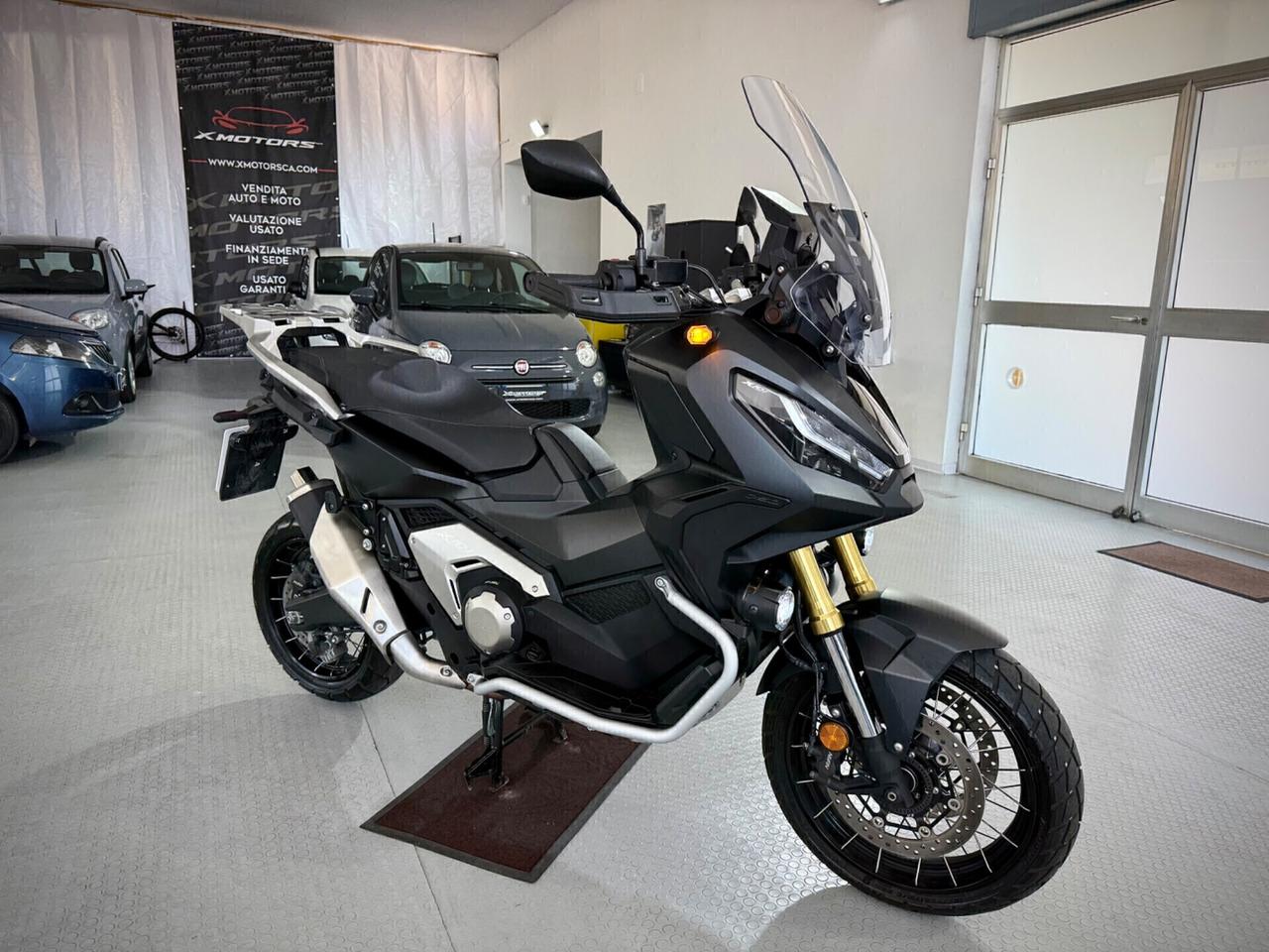 Honda X-ADV 750 con travel pack