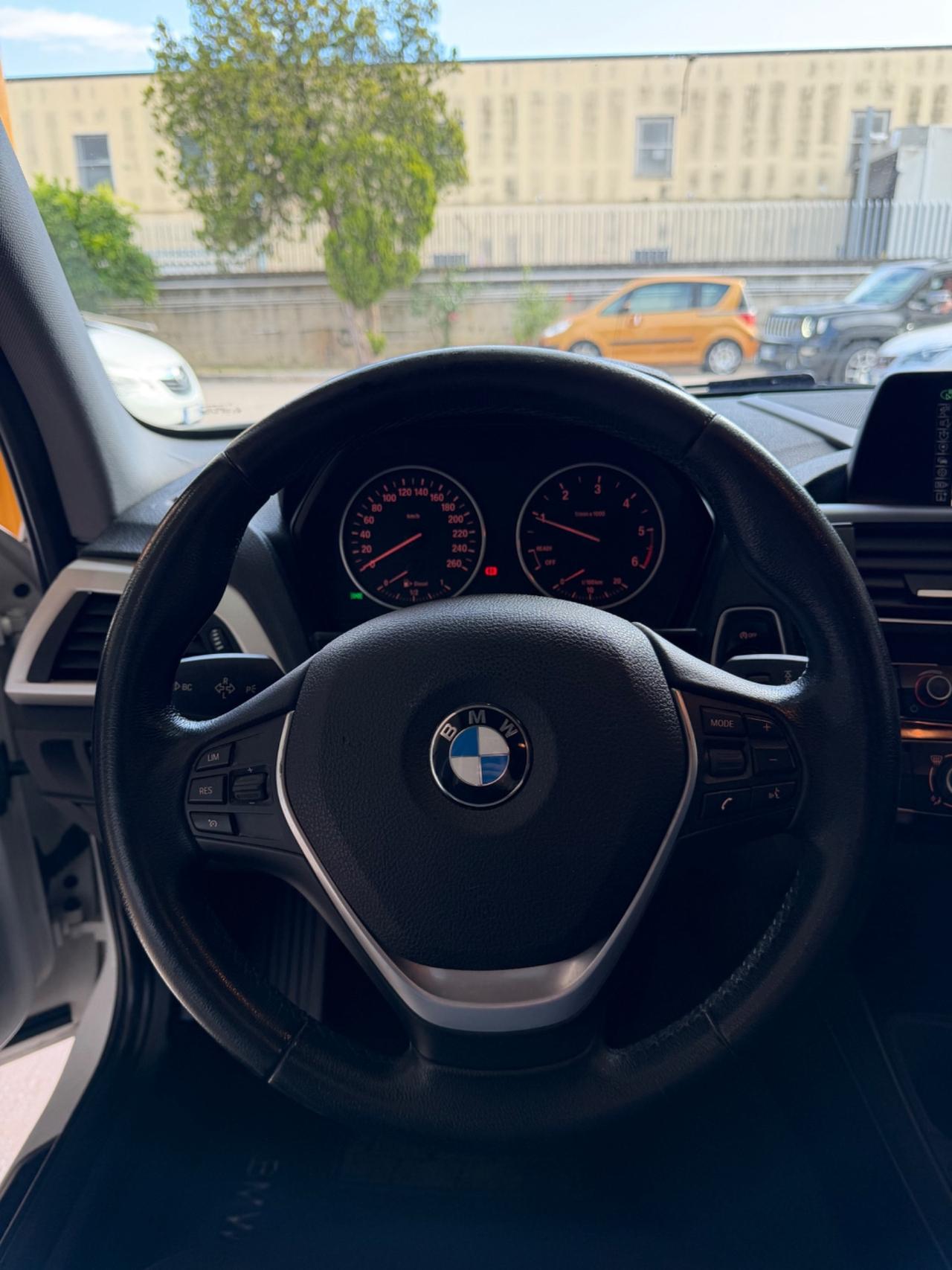 Bmw 116d 2016 5p. Urban