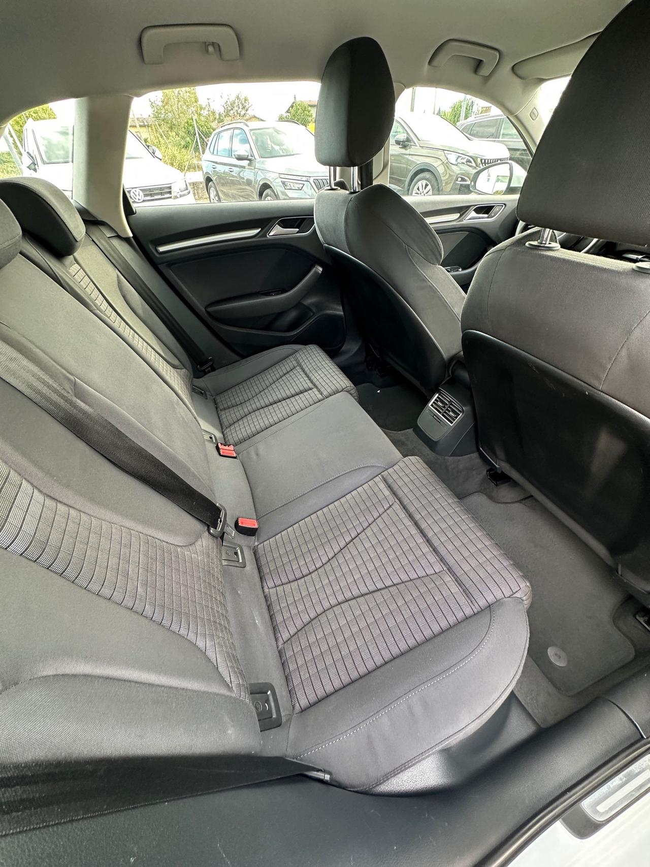 Audi A3 1.6 TDI clean diesel S tronic Ambiente - 2015