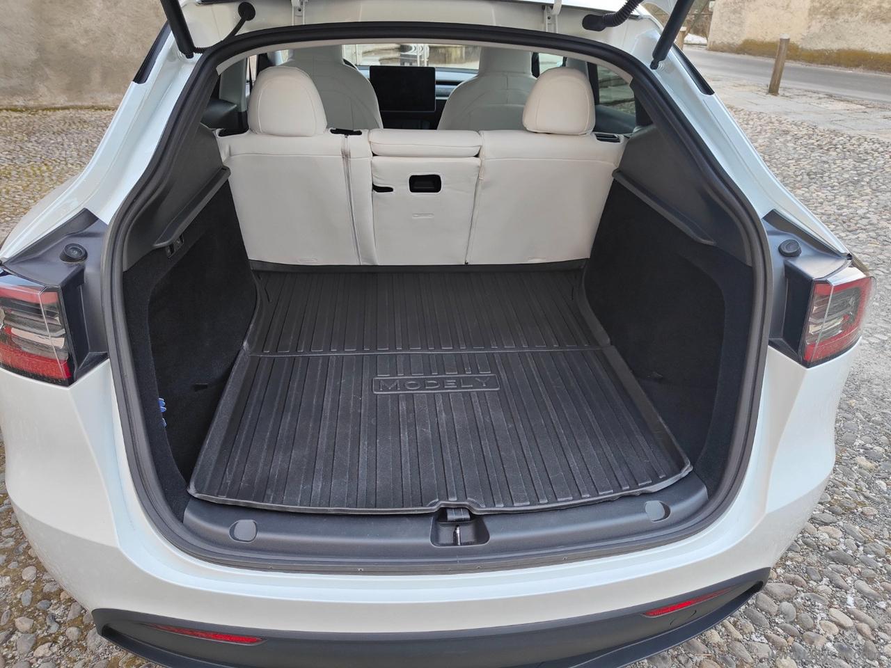 TESLA Model Y Performance AWD TETTO PELLE BIANCA