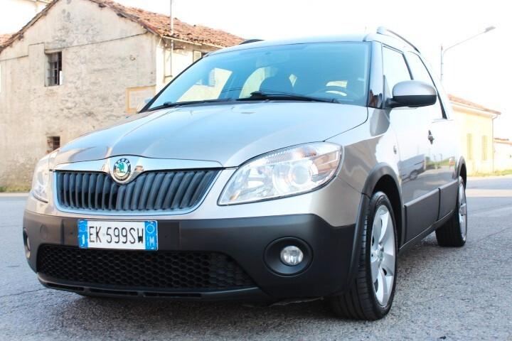 Skoda Roomster 1.2 TSI 86CV Scout CROSSOVER ASSETTO RIALZATO CLIMA AUTOMATICO SENSORI PARK